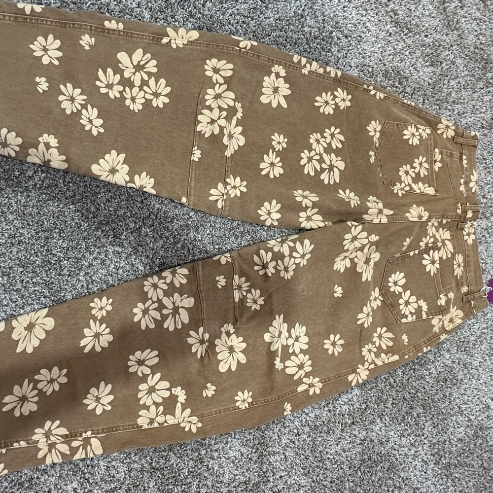 Amazon Essentials Brown Floral Women's Barrel Jeans - Picture 4 of 4